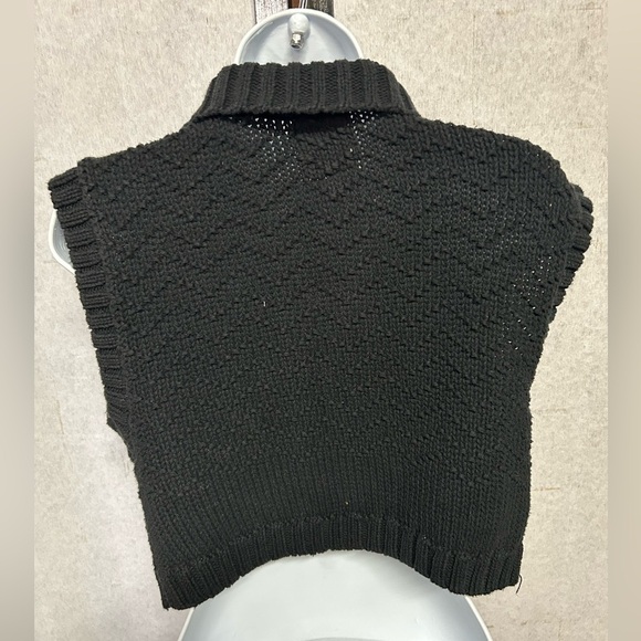 Free People winding road tank black sweater crop tank. Size XS but fits a medium - Picture 5 of 6